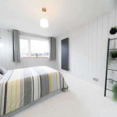 Recently Refurbished Home. Poulton-le-Fylde Kültér fotó